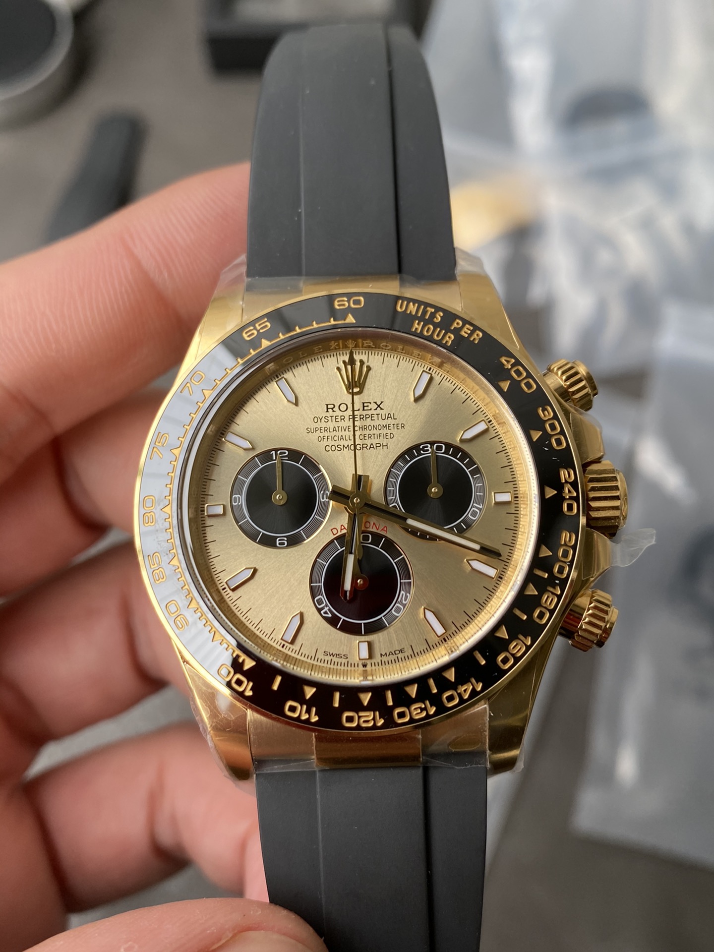 Victory Factory Watch Rolex Daytoan 126518 Yellow Gold Dial Black Ceramic Bezel Oysterflex Strap SH4131 Movement 001 Clean Factory Watch Rolex Daytoan 126518 Yellow Gold Dial Black Ceramic Bezel Oysterflex Strap SH4131 Movement 001