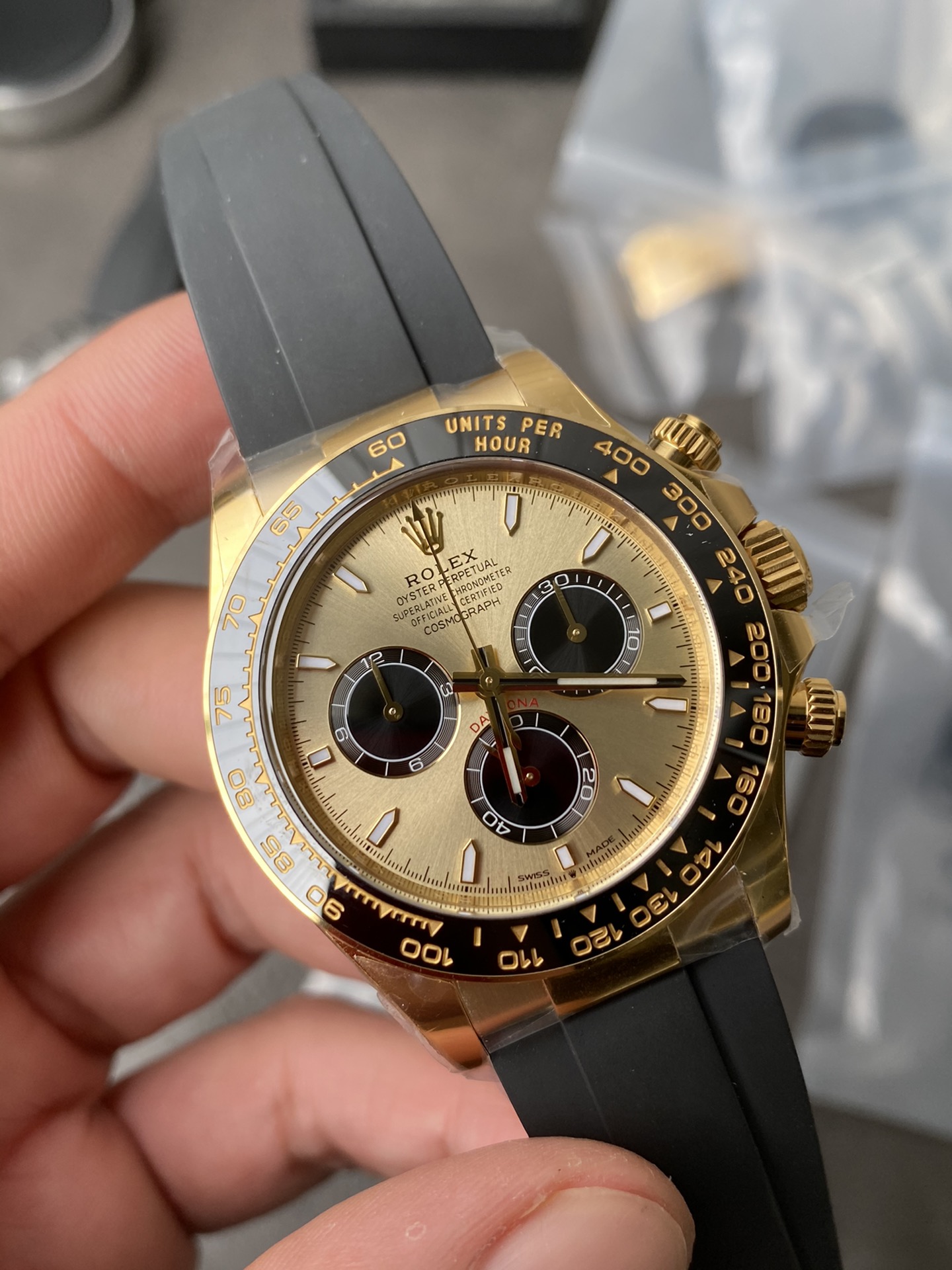 Victory Factory Watch Rolex Daytoan 126518 Yellow Gold Dial Black Ceramic Bezel Oysterflex Strap SH4131 Movement 003 Clean Factory Watch Rolex Daytoan 126518 Yellow Gold Dial Black Ceramic Bezel Oysterflex Strap SH4131 Movement 003
