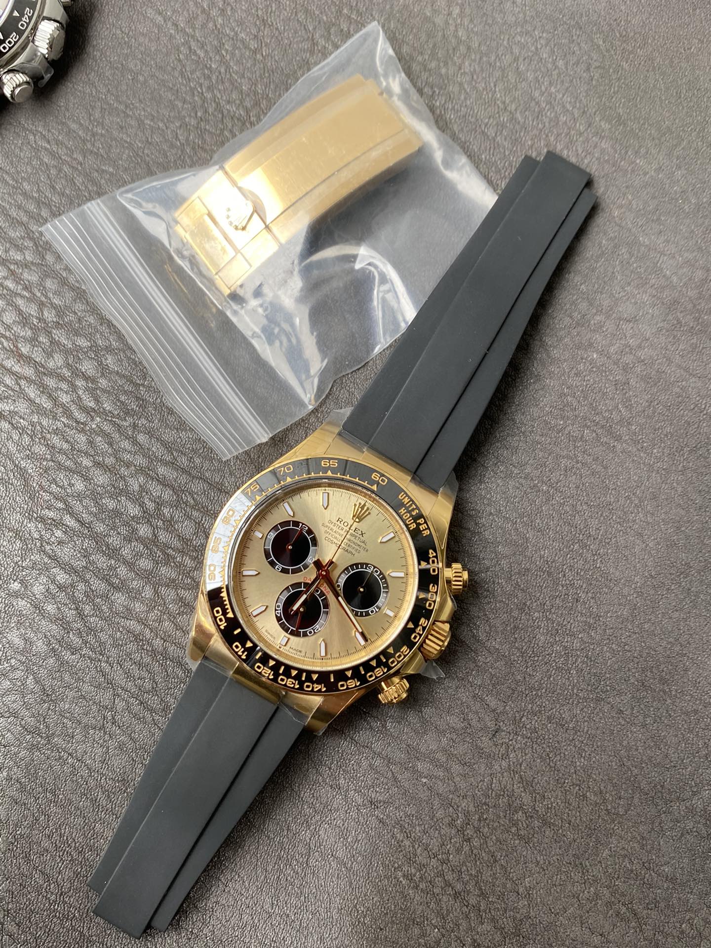 Victory Factory Watch Rolex Daytoan 126518 Yellow Gold Dial Black Ceramic Bezel Oysterflex Strap SH4131 Movement 008 Clean Factory Watch Rolex Daytoan 126518 Yellow Gold Dial Black Ceramic Bezel Oysterflex Strap SH4131 Movement 008