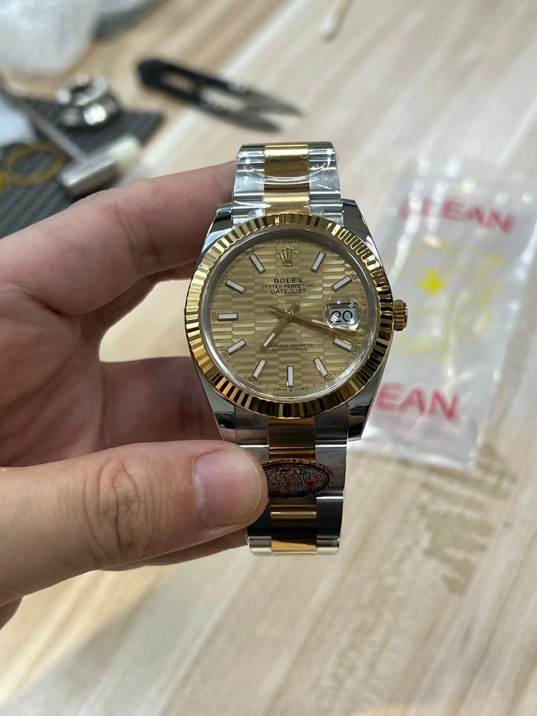Victory Factory Watches Rolex DateJust 41mm m126333 0021 Yellow Gold Motif Dial Oyster Bracelet 3235 Movement 01 Clean Factory Watches Rolex DateJust 41mm m126333 0021 Yellow Gold Motif Dial Oyster Bracelet 3235 Movement 01